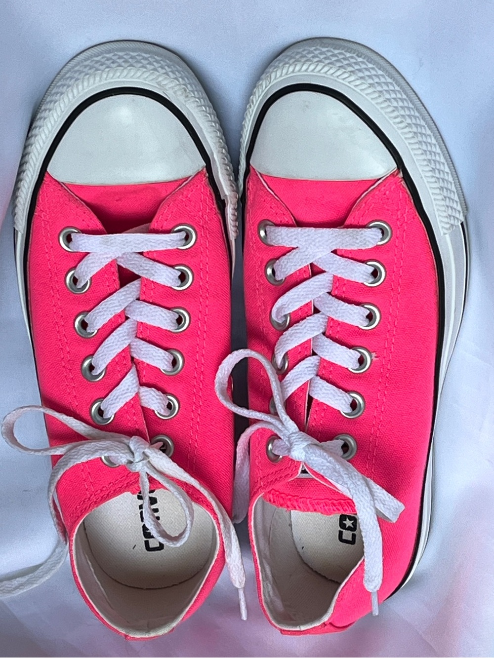 Converse Chuck Taylor All-Star Low Top Sneaker Unisex Hot Pink Women 6.5 Men 4.5